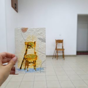 مجموعه اسباب خانه : صندلی چوبی و عصا